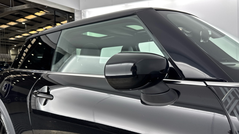 MINI Hatchback 135kW Cooper S Shadow Edition 33kWh 3dr Auto Electric Hatchback